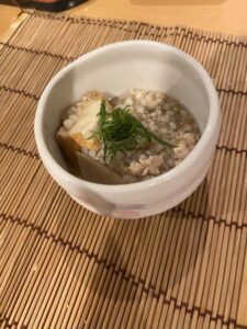 蕎麦の実入りの餡がかかった蓮根と厚揚げの煮物