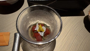 ちいさなグラスに入った寄せトマト。